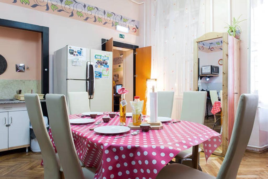 Yolo Hostel Budapest Luaran gambar