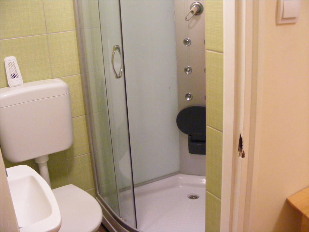Yolo Hostel Budapest Luaran gambar